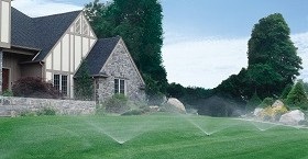Sprinkleranlage Garten mit Rasensprenger fr Gartenbewsserungen